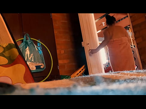 ❤️ माझे काका माझ्या मागे शॉवरमध्ये येतात, मी आंघोळ करत असताना तो मला चोदतो. गुदद्वारासंबंधीचा व्हिडिओ mr.pinkporno.ru वर